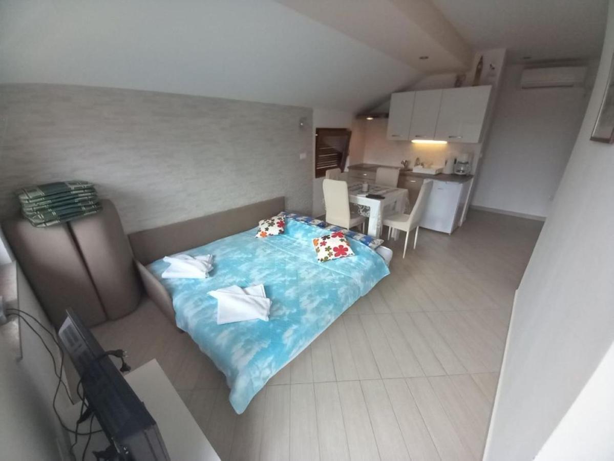 Apartmani Gracijela คาร์โลบัก ภายนอก รูปภาพ